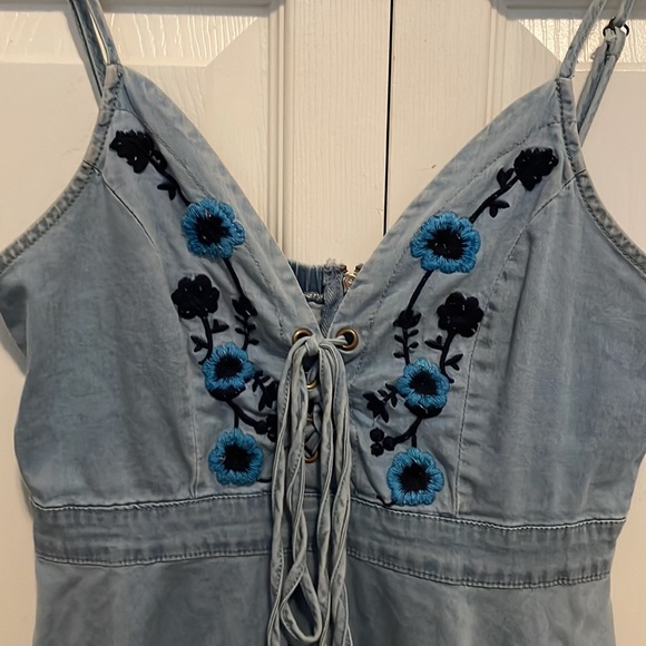 Mebon denim dress with floral embroidery - Picture 2 of 3